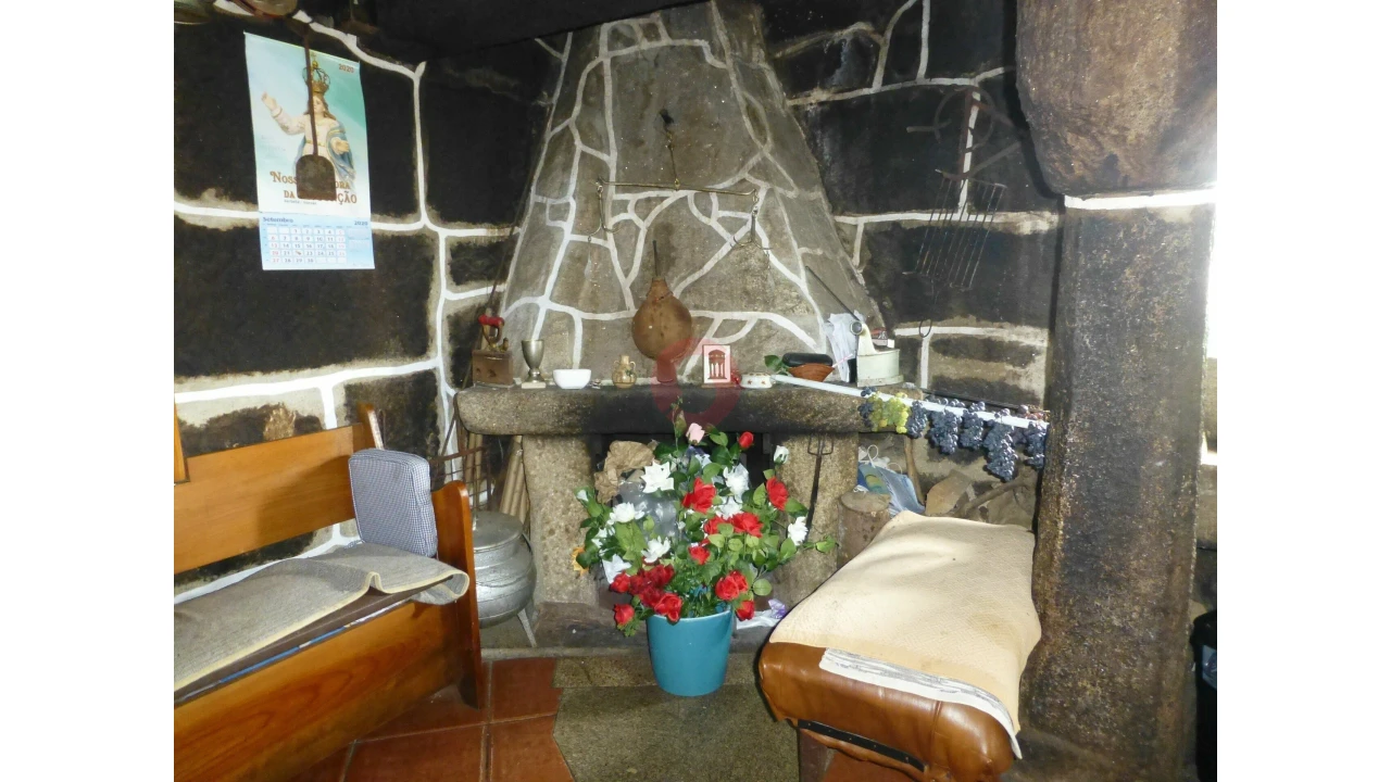 Moradia T5 para Venda em Riba de Mouro Foto 6