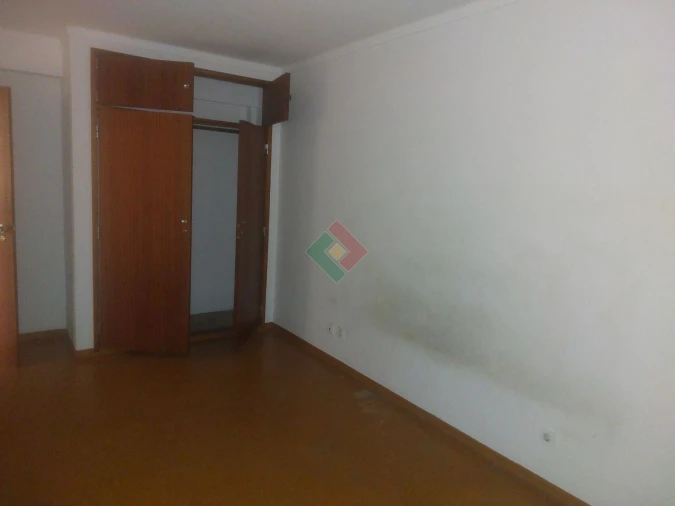 Apartamento T2 para Venda em Sé e São Lourenço Foto 6