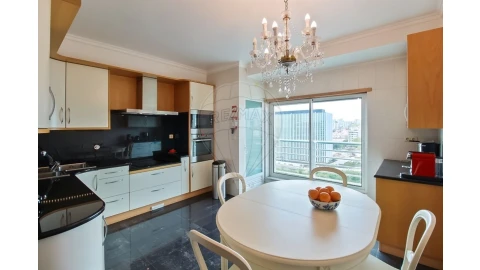 Apartamento T3 para Venda em Parque das Nações