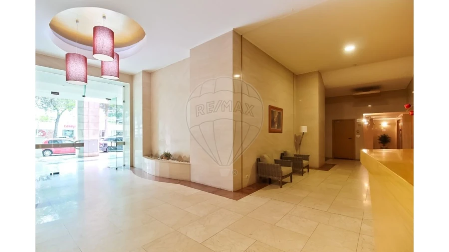 Apartamento T3 para Venda em Parque das Nações Foto 2