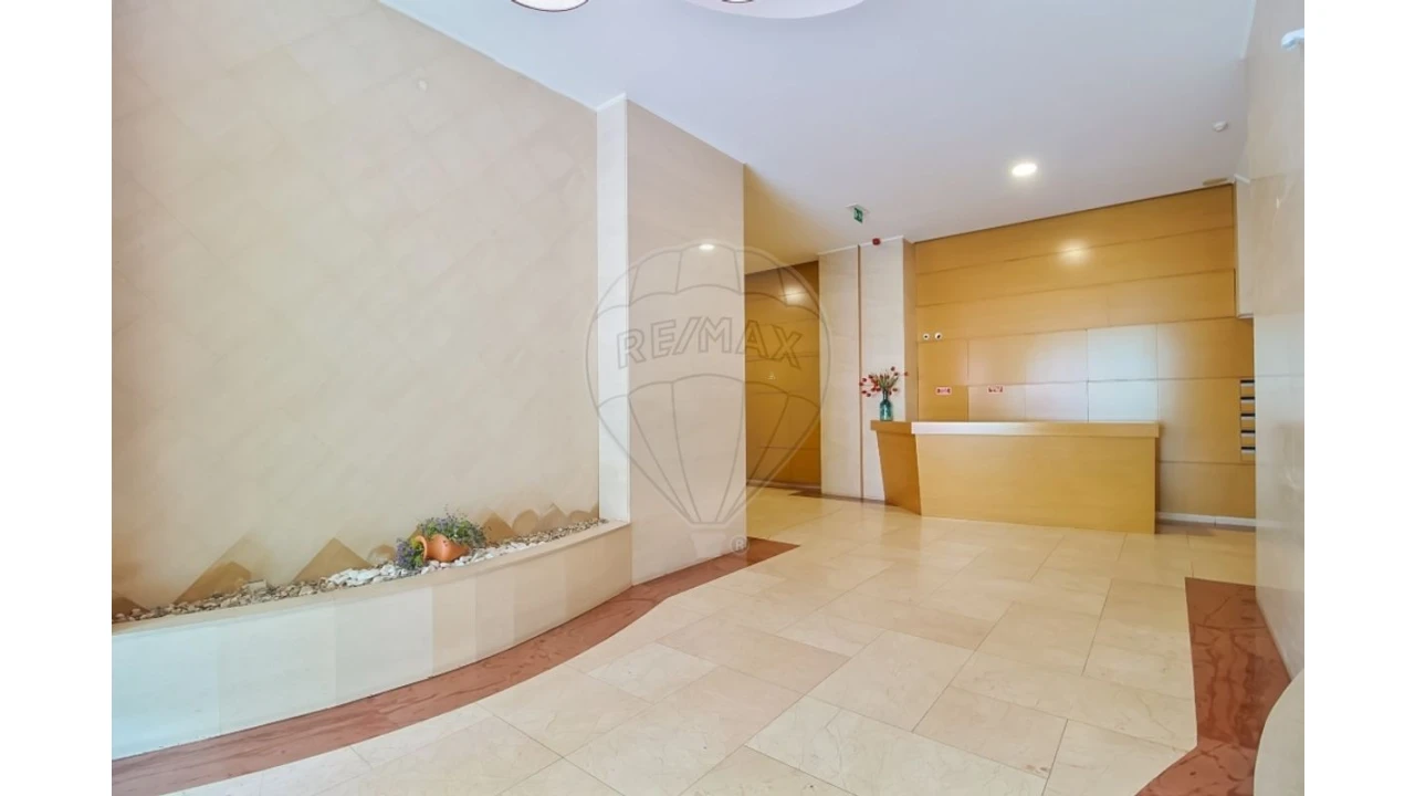 Apartamento T3 para Venda em Parque das Nações Foto 3