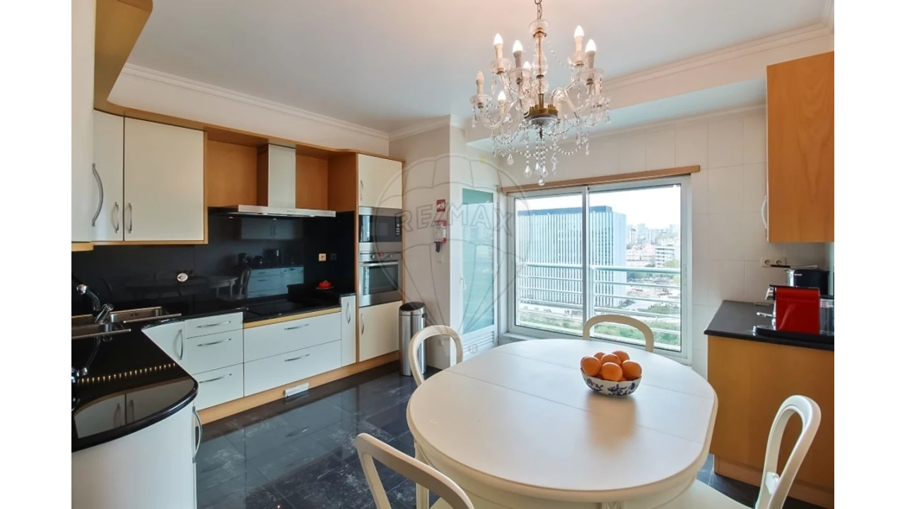 Apartamento T3 para Venda em Parque das Nações Foto 12
