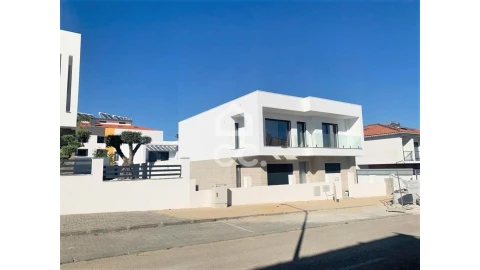 Apartamento T4 para Venda em Corroios