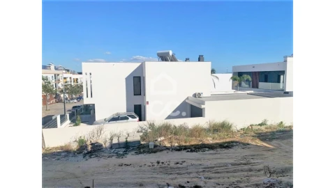 Apartamento T4 para Venda em Corroios