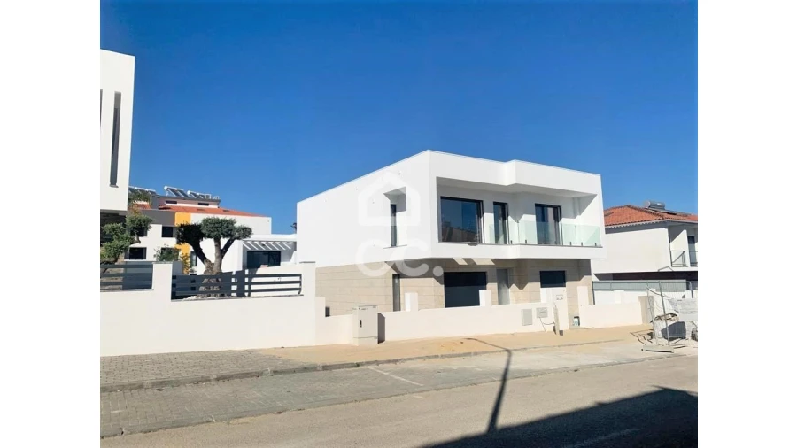 Apartamento T4 para Venda em Corroios Foto 6