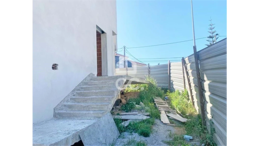Apartamento T4 para Venda em Corroios Foto 2