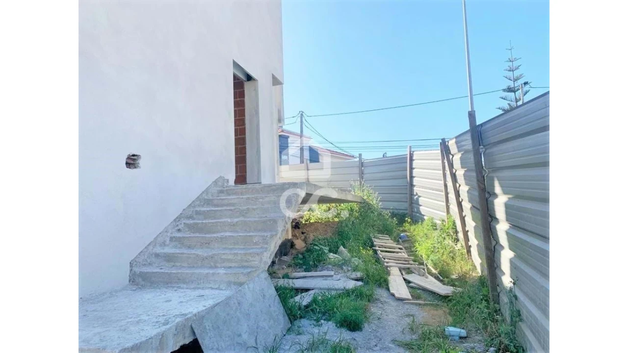 Apartamento T4 para Venda em Corroios Foto 2