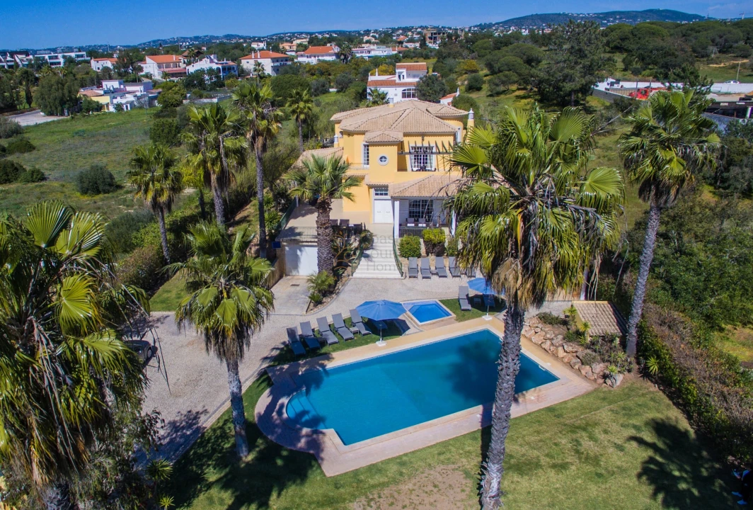 Moradia T8 para Venda em Almancil Foto 66