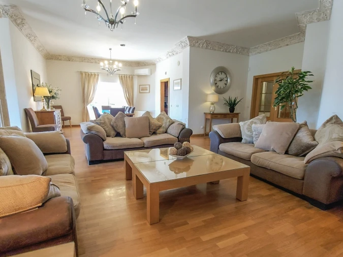 Moradia T8 para Venda em Almancil Foto 18