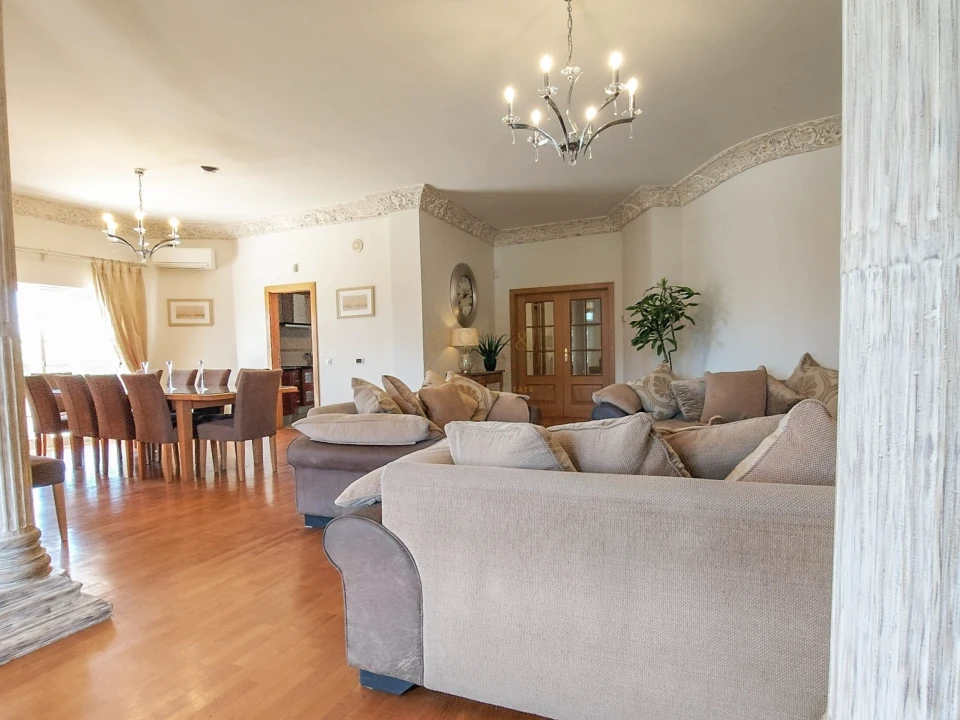 Moradia T8 para Venda em Almancil Foto 16