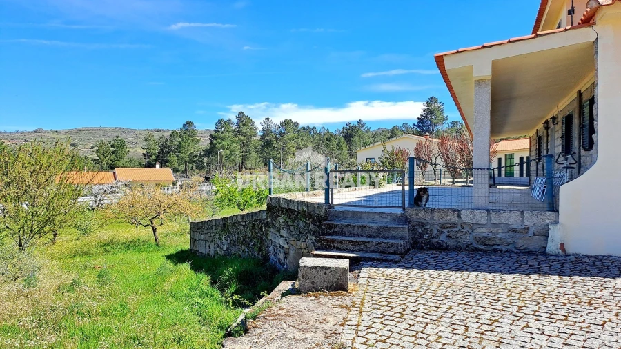 Moradia T13 para Venda em Riodades Foto 36