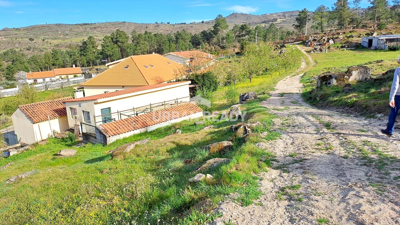 Moradia T13 para Venda em Riodades Foto 9