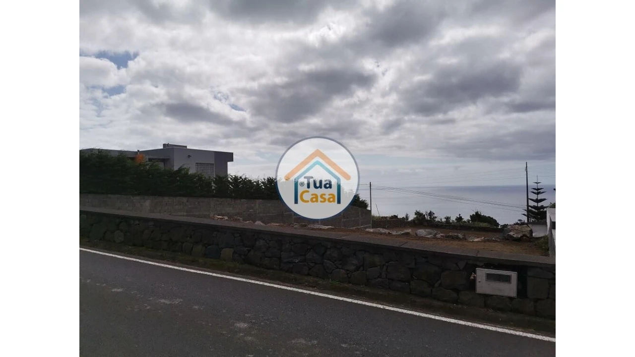 Terreno para Venda em Calheta Foto 3