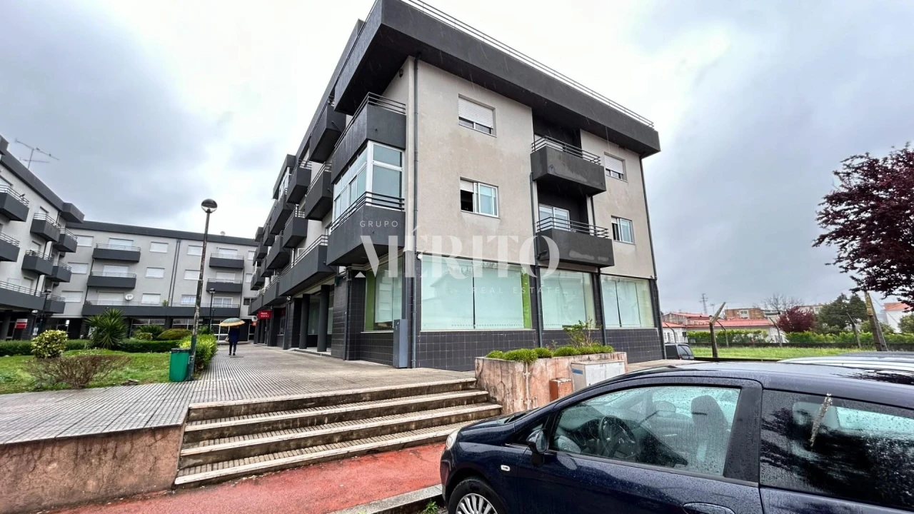 Loja para Venda em Delães Foto 16