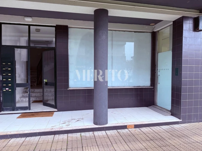 Loja para Venda em Delães Foto 14