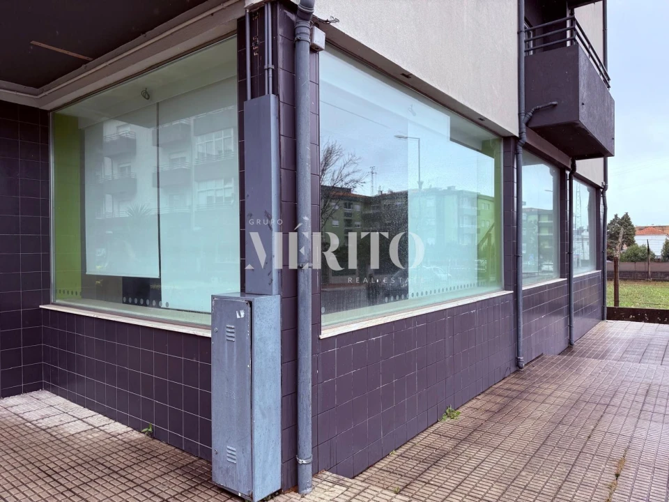 Loja para Venda em Delães Foto 13