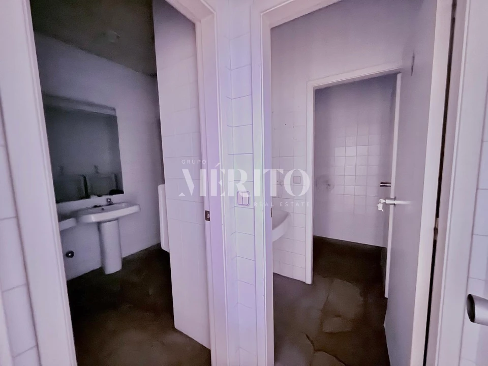 Loja para Venda em Delães Foto 17