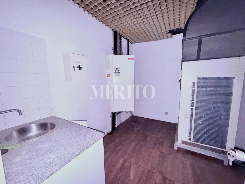 Loja para Venda em Delães Foto 12