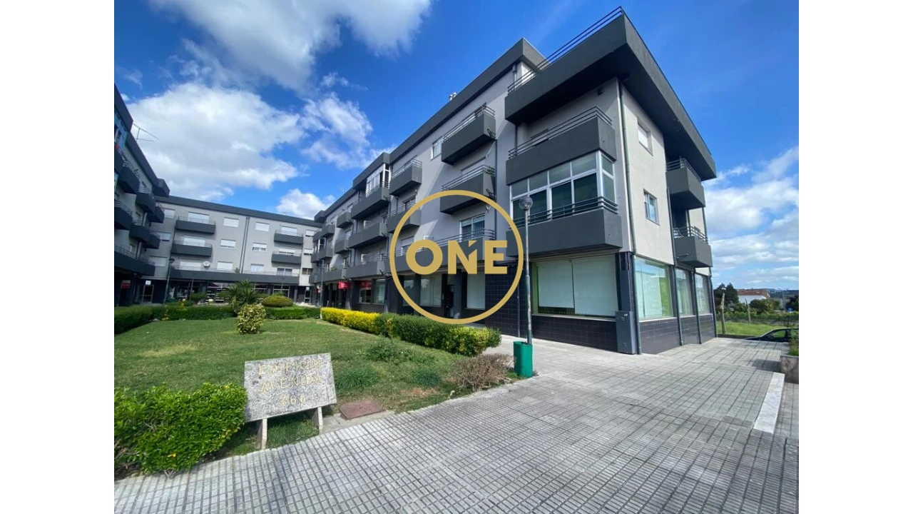 Loja para Venda em Delães Foto 1