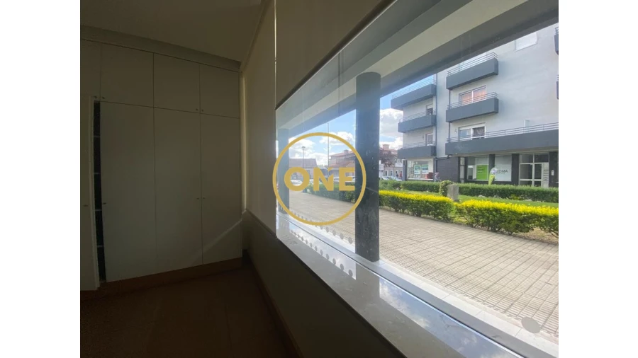 Loja para Venda em Delães Foto 6