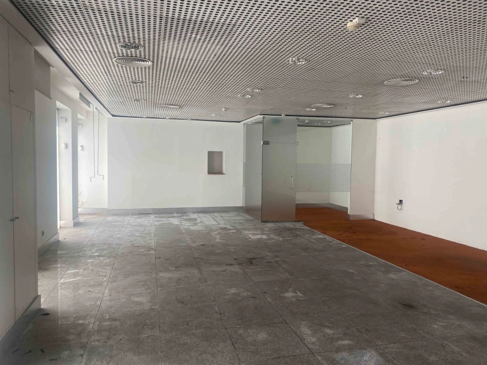 Loja para Arrendamento em Urgezes Foto 12