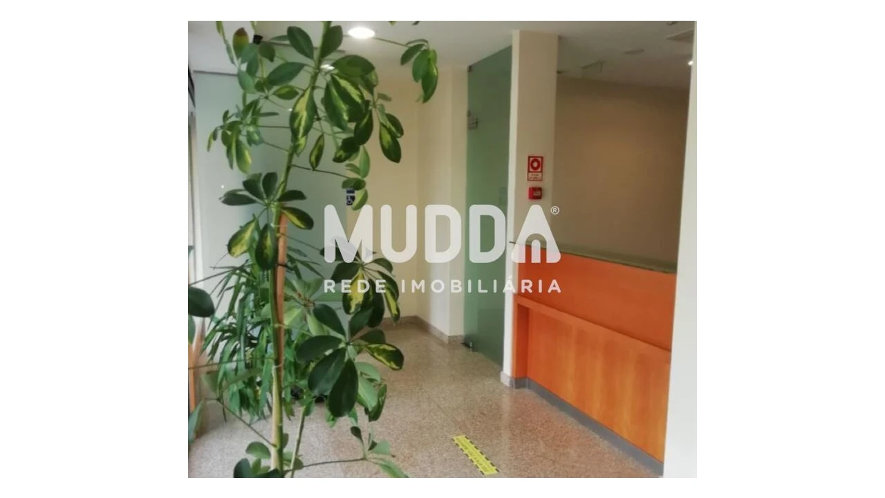 Loja para Arrendamento em Lordelo do Ouro e Massarelos Foto 1