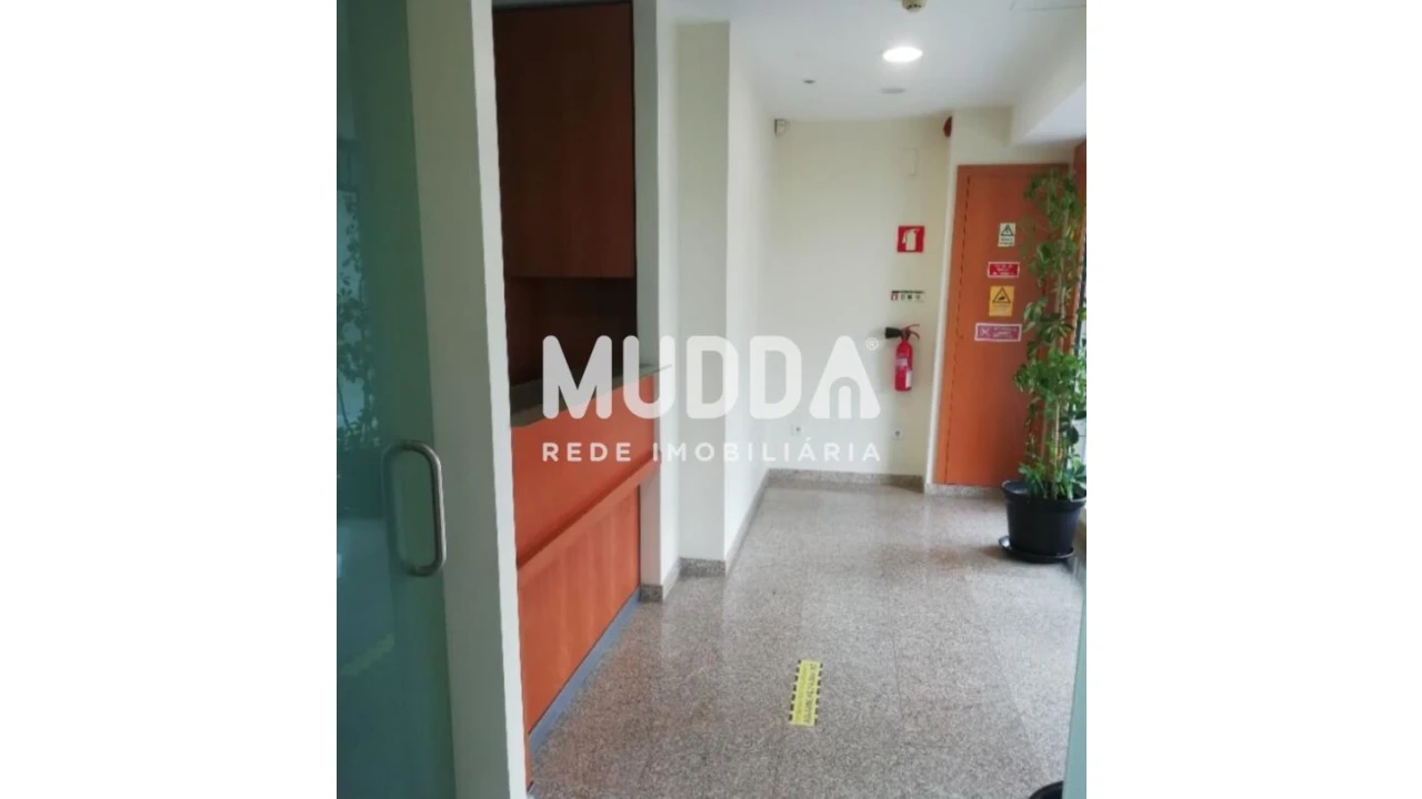 Loja para Arrendamento em Lordelo do Ouro e Massarelos Foto 2