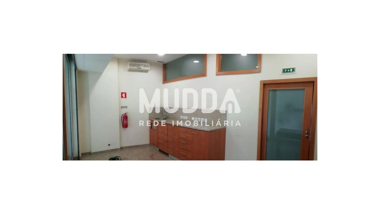 Loja para Arrendamento em Lordelo do Ouro e Massarelos Foto 15