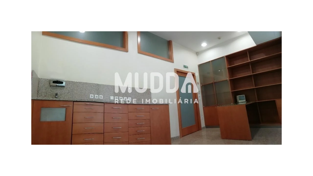 Loja para Arrendamento em Lordelo do Ouro e Massarelos Foto 18