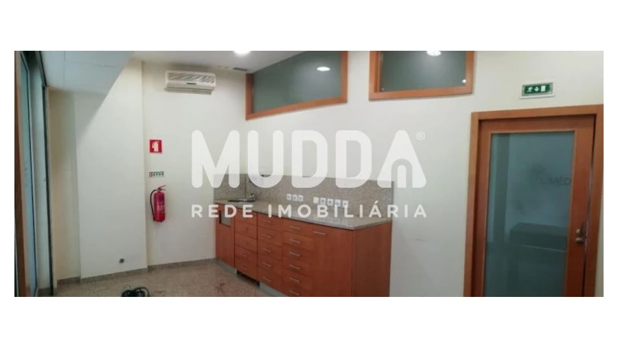 Loja para Arrendamento em Lordelo do Ouro e Massarelos Foto 15