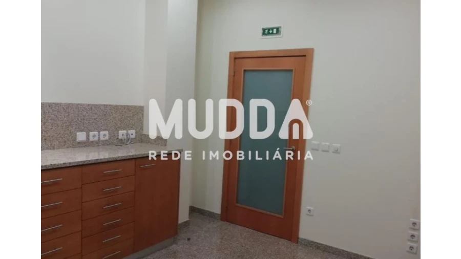 Loja para Arrendamento em Lordelo do Ouro e Massarelos Foto 14