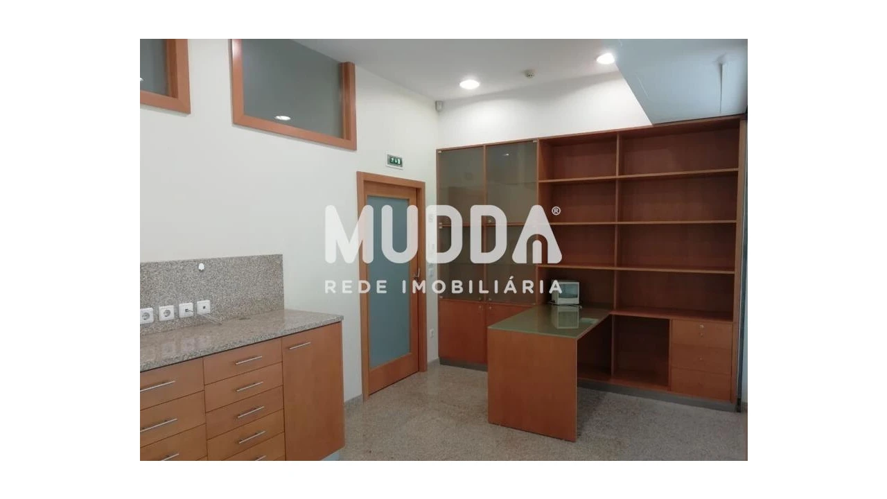 Loja para Arrendamento em Lordelo do Ouro e Massarelos Foto 16