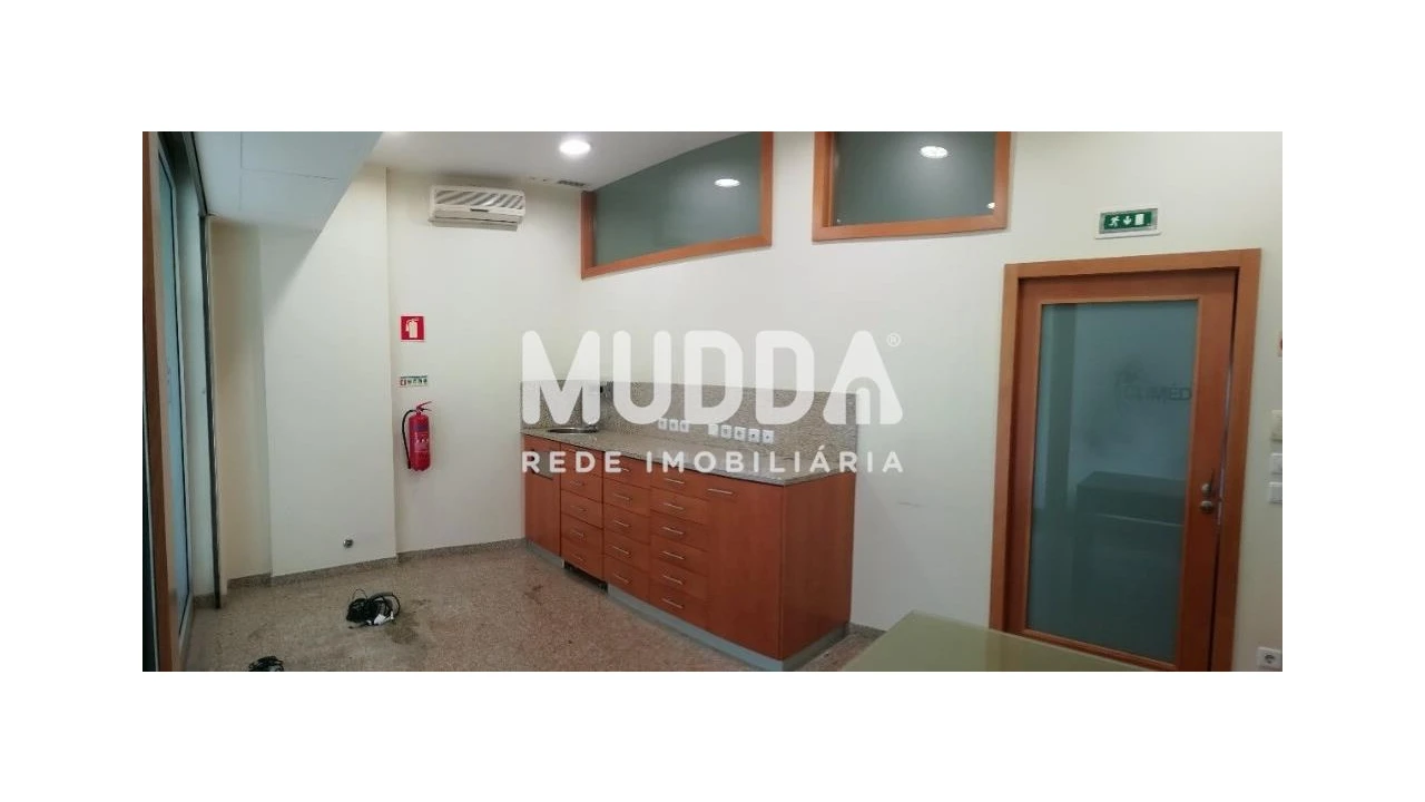 Loja para Arrendamento em Lordelo do Ouro e Massarelos Foto 17