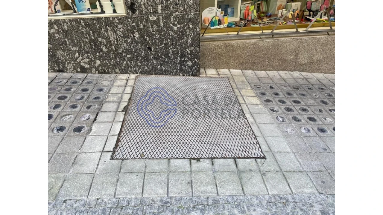 Armazém para Venda em Cedofeita, Santo Ildefonso, Sé, Miragaia, São Nicolau e Vitória Foto 4