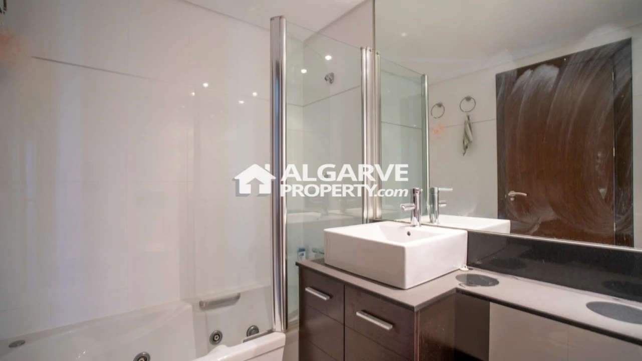 Apartamento T5 para Venda em Quarteira Foto 21