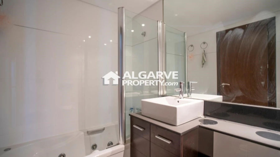 Apartamento T5 para Venda em Quarteira Foto 21