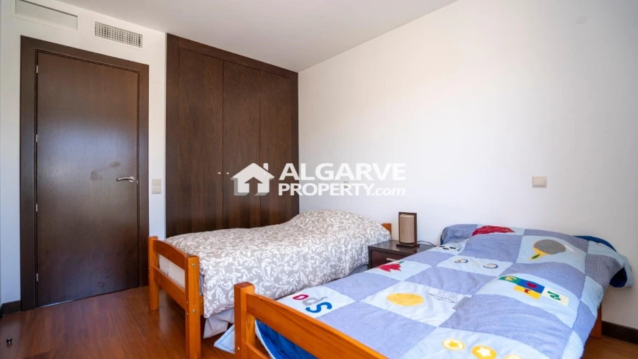 Apartamento T5 para Venda em Quarteira Foto 17