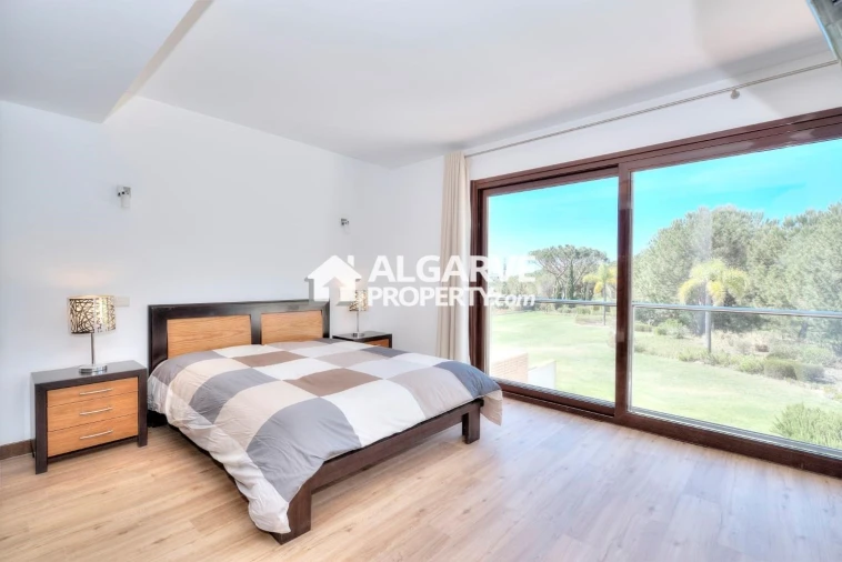Apartamento T5 para Venda em Quarteira Foto 4