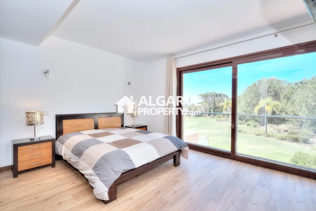 Apartamento T5 para Venda em Quarteira Foto 4