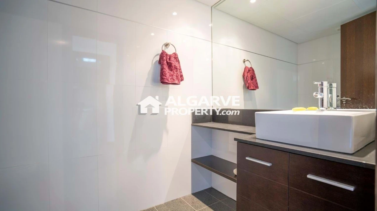 Apartamento T5 para Venda em Quarteira Foto 22