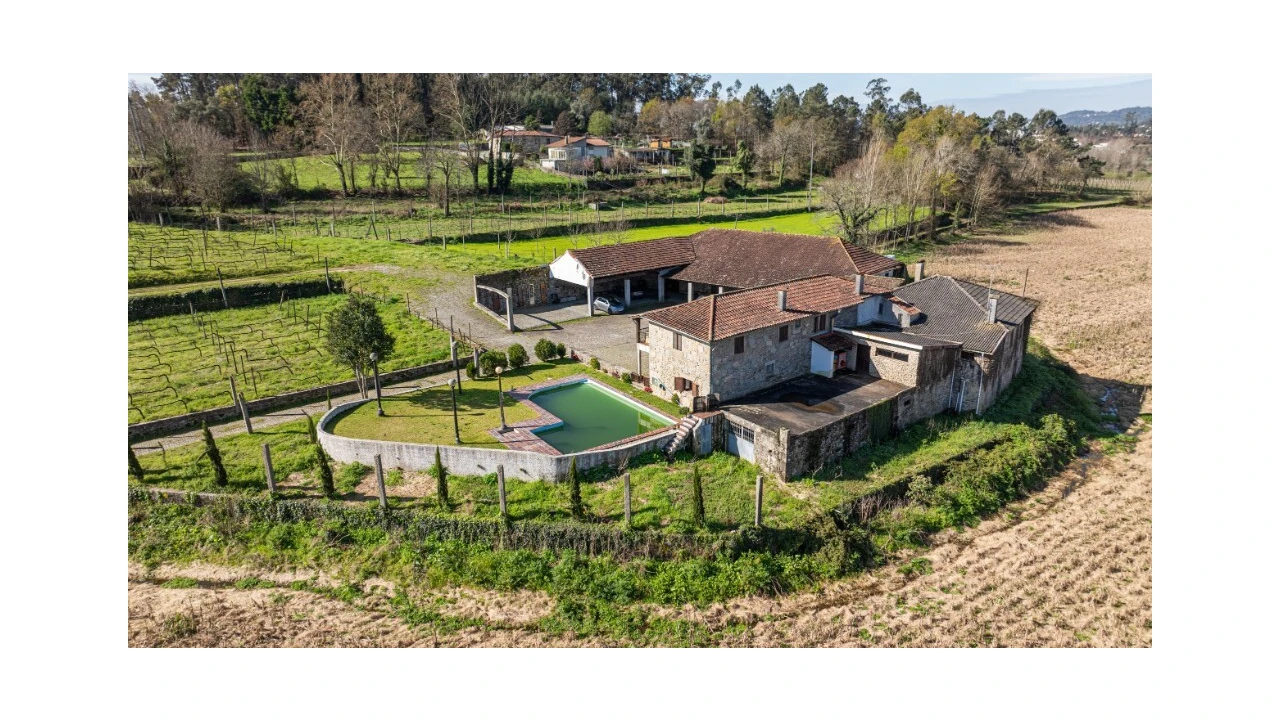 Quinta T5 para Venda em Rendufe Foto 1