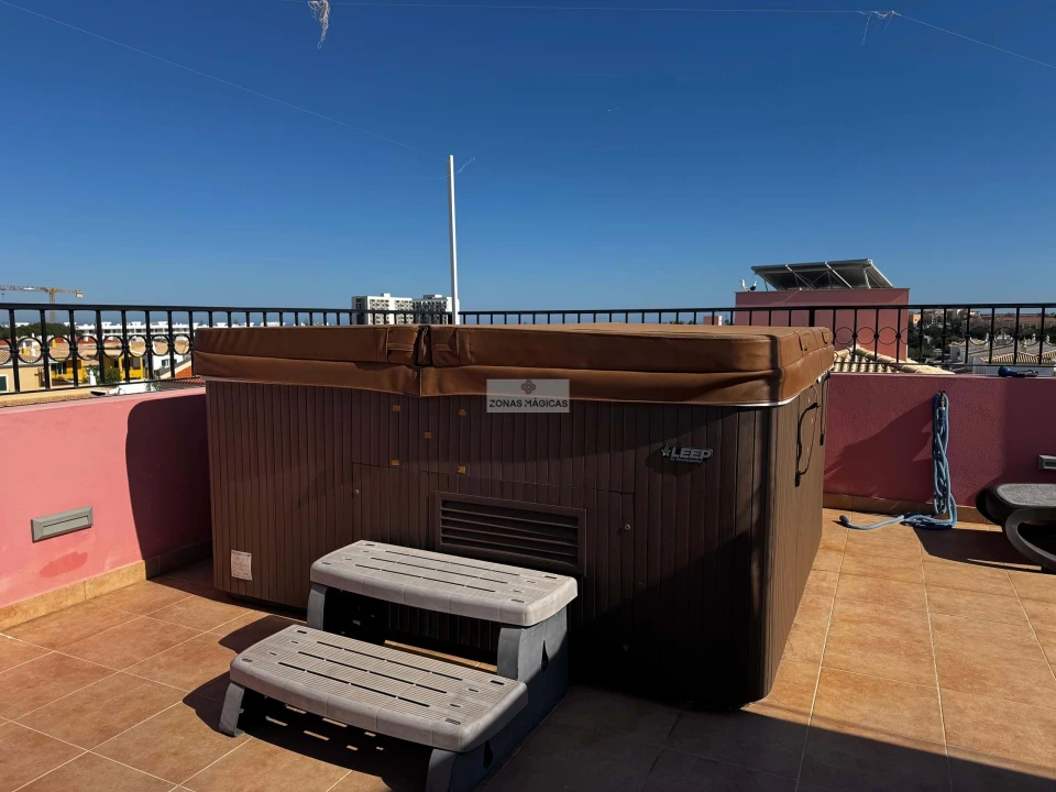 Moradia T25 para Venda em Lagos (São Sebastião e Santa Maria) Foto 33