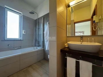 Moradia T25 para Venda em Lagos (São Sebastião e Santa Maria)