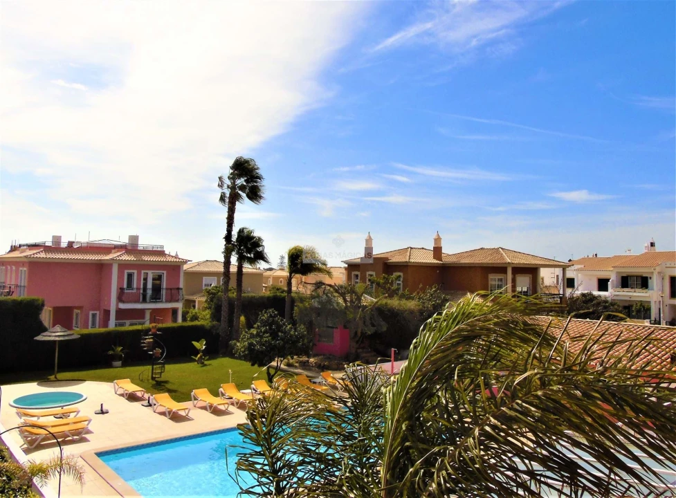 Moradia T25 para Venda em Lagos (São Sebastião e Santa Maria) Foto 2