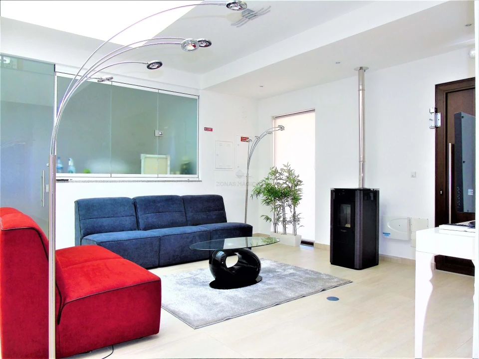 Moradia T25 para Venda em Lagos (São Sebastião e Santa Maria) Foto 36