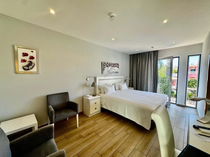 Moradia T25 para Venda em Lagos (São Sebastião e Santa Maria) Foto 25