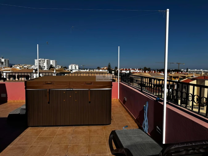 Moradia T25 para Venda em Lagos (São Sebastião e Santa Maria) Foto 32