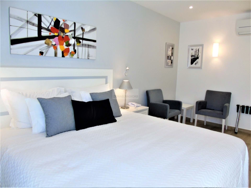 Moradia T25 para Venda em Lagos (São Sebastião e Santa Maria) Foto 14