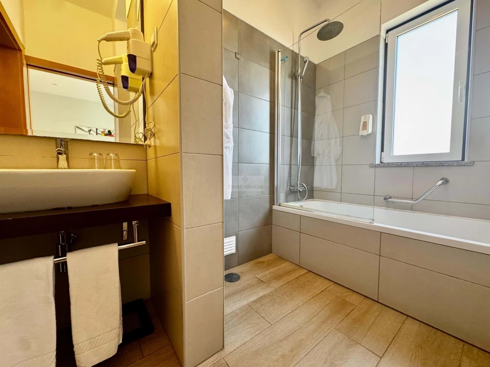 Moradia T25 para Venda em Lagos (São Sebastião e Santa Maria) Foto 26