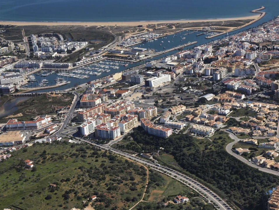 Terreno para Venda em Lagos (São Sebastião e Santa Maria) Foto 2
